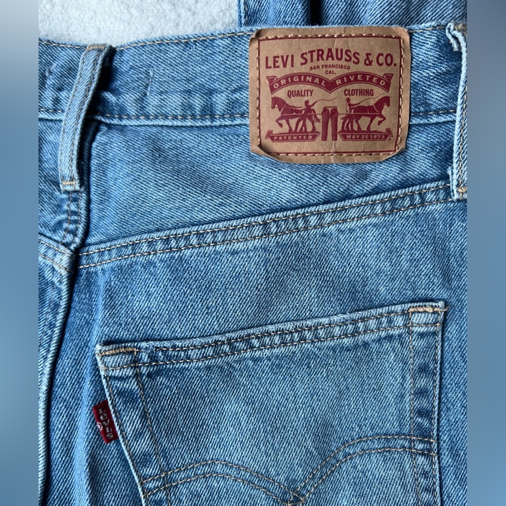 Levi’s '94 Baggy Distressed Jeans in Light Wash Blue - Size 27 - Picture 5 of 8